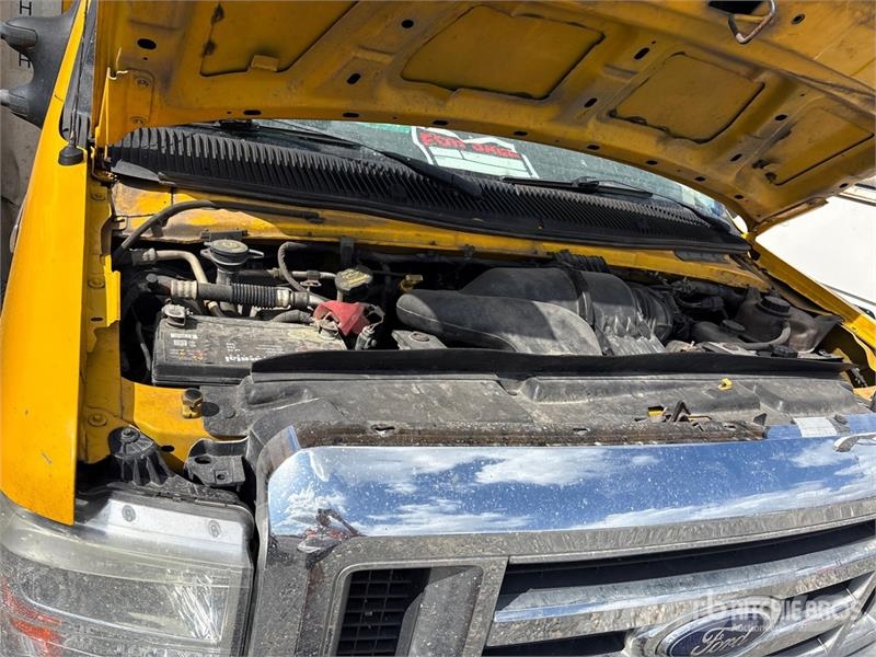 Ford E-350 4x2 Van Truck (Inoperable) Box body trucks