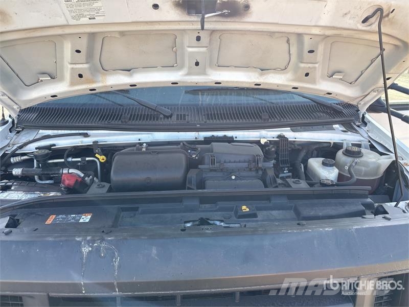Ford E-350 4x2 Van Truck Camiones con caja de remolque
