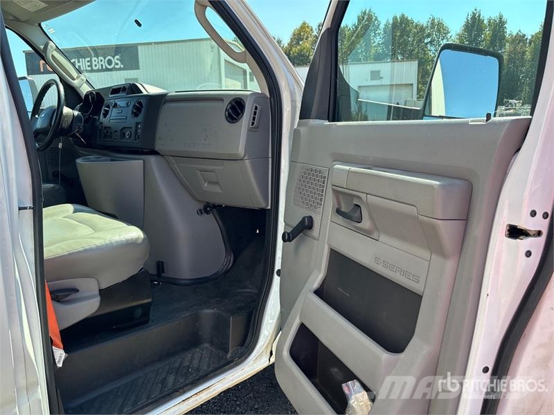 Ford E-350 4x2 Van Truck Furgons