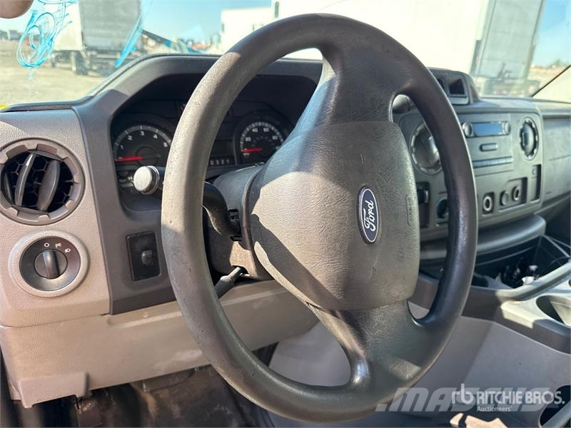 Ford E-350 4x2 Van Truck (Inoperable) Camion Fourgon