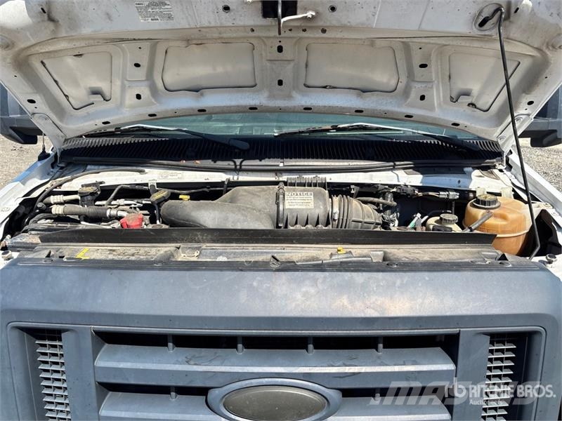 Ford E-350 4x2 Van Truck Furgons