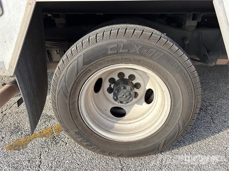 Ford E-350 4x2 Van Truck Грузовики-Фургоны
