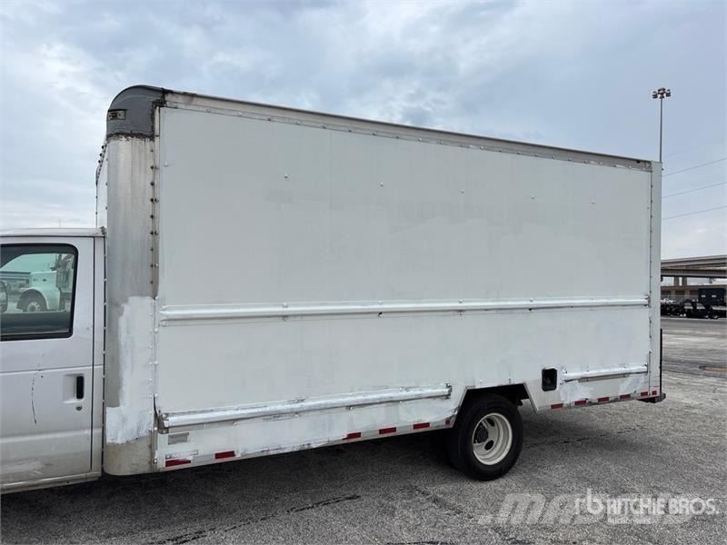 Ford E-350 4x2 Van Truck Грузовики-Фургоны