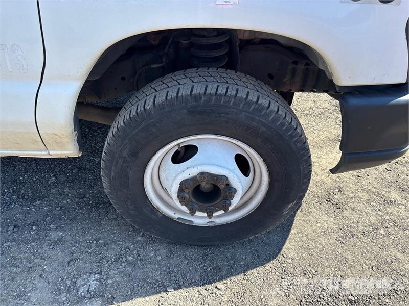 Ford E-350 4x2 Van Truck Furgons