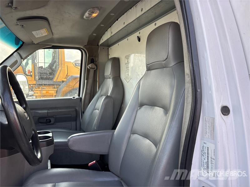 Ford E-350 4x2 Van Truck Грузовики-Фургоны