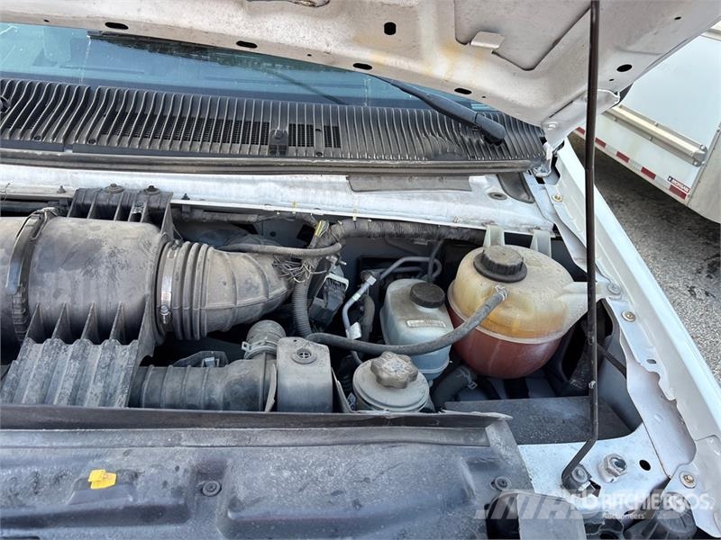 Ford E-350 4x2 Van Truck Грузовики-Фургоны