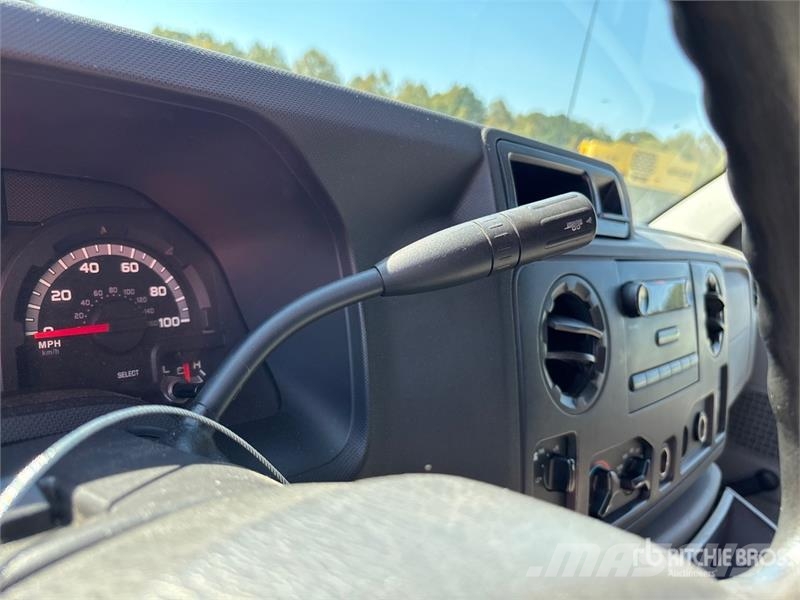 Ford E-350 4x2 Van Truck Furgons
