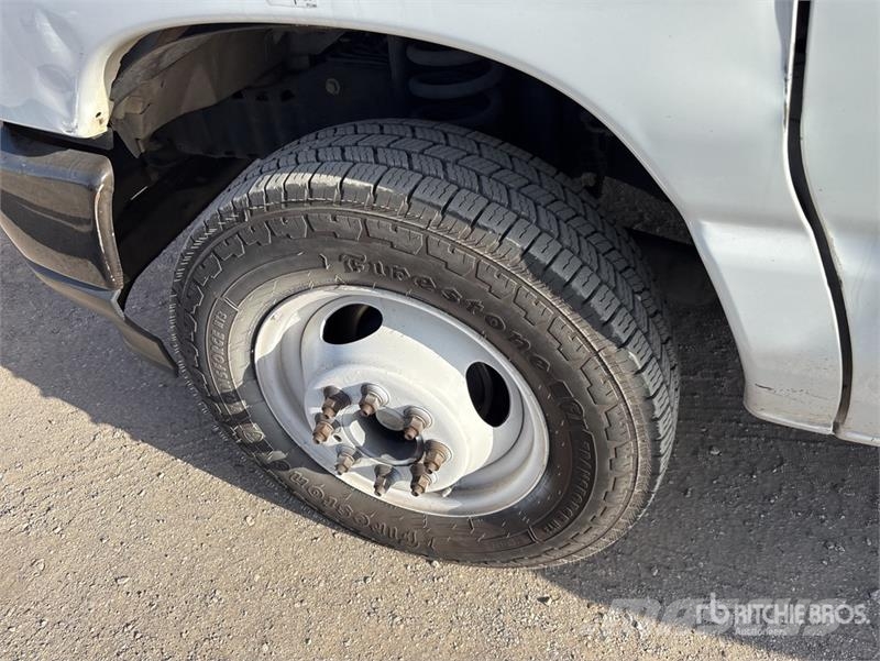 Ford E-350 4x2 Van Truck Camiones con caja de remolque
