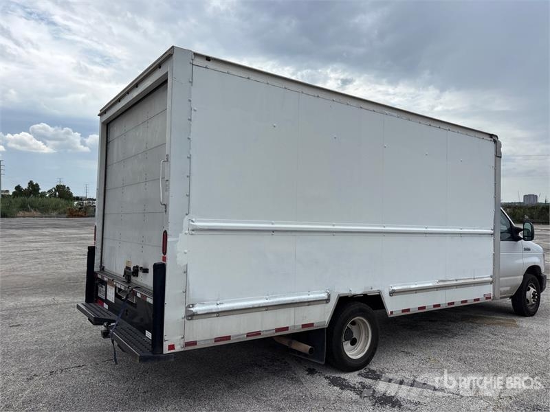 Ford E-350 4x2 Van Truck Грузовики-Фургоны