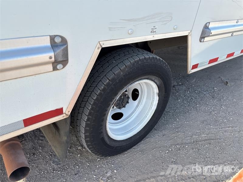 Ford E-350 4x2 Van Truck Camiones con caja de remolque