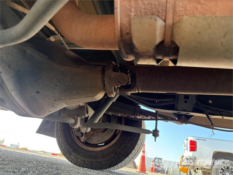 Ford E-350 4x2 Van Truck Camiones con caja de remolque
