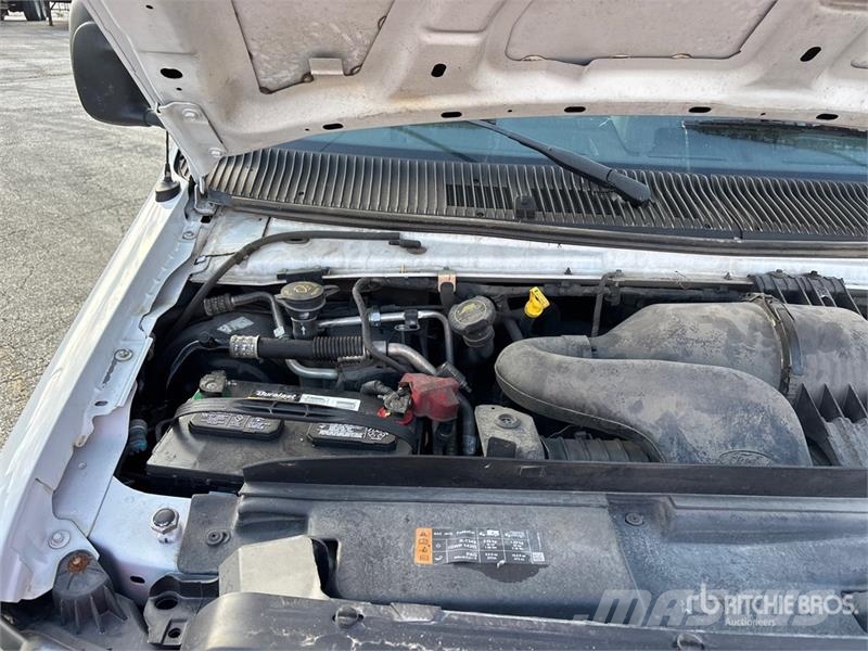 Ford E-350 4x2 Van Truck Грузовики-Фургоны