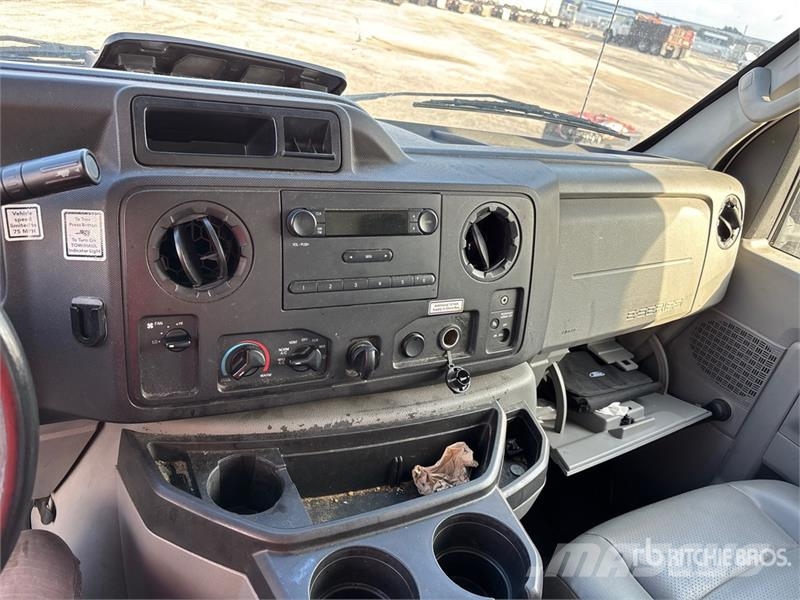 Ford E-350 4x2 Van Truck Грузовики-Фургоны
