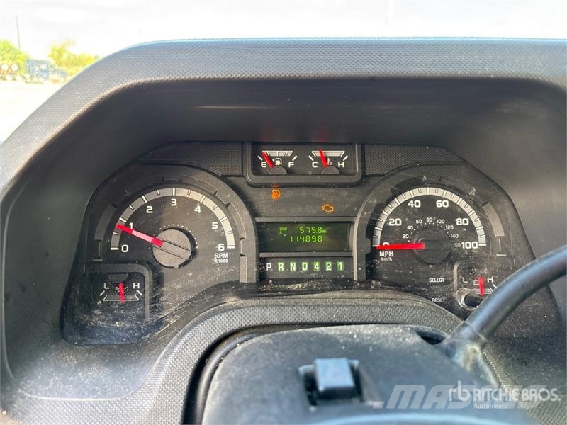 Ford E-350 4x2 Van Truck Грузовики-Фургоны