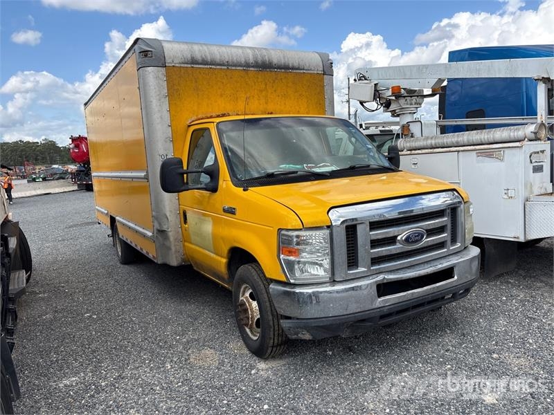 Ford E-350 4x2 Van Truck (Inoperable) Box body trucks
