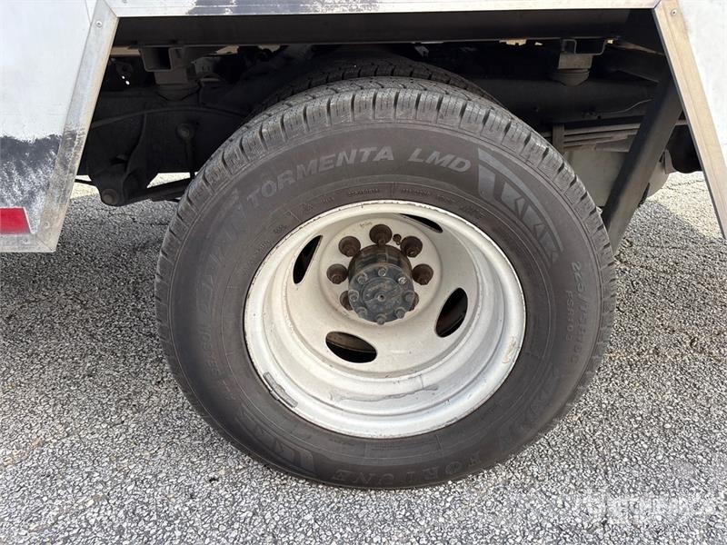 Ford E-350 4x2 Van Truck Грузовики-Фургоны