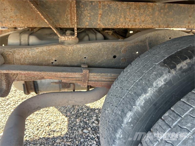 Ford E-350 4x2 Van Truck (Inoperable) Dobozos teherautók