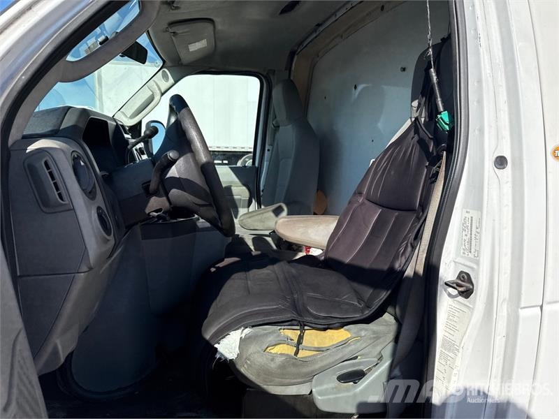 Ford E-350 4x2 Van Truck (Inoperable) Camion Fourgon