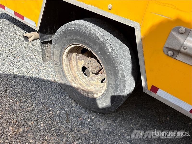 Ford E-350 4x2 Van Truck (Inoperable) Box body trucks