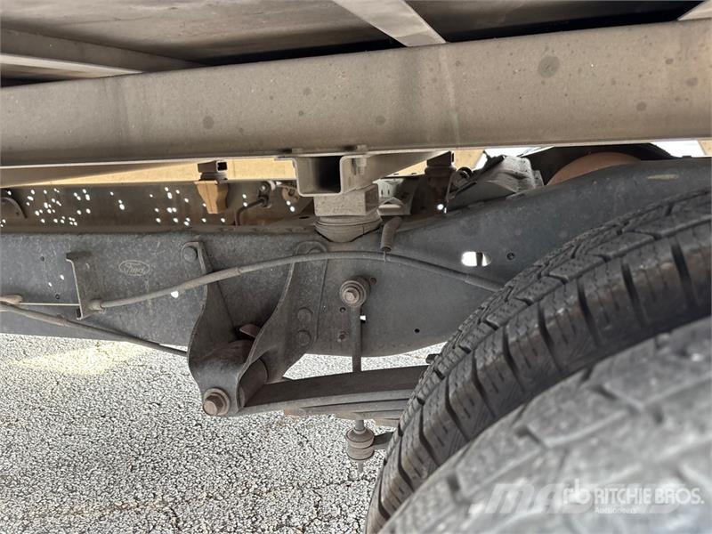 Ford E-350 4x2 Van Truck Грузовики-Фургоны