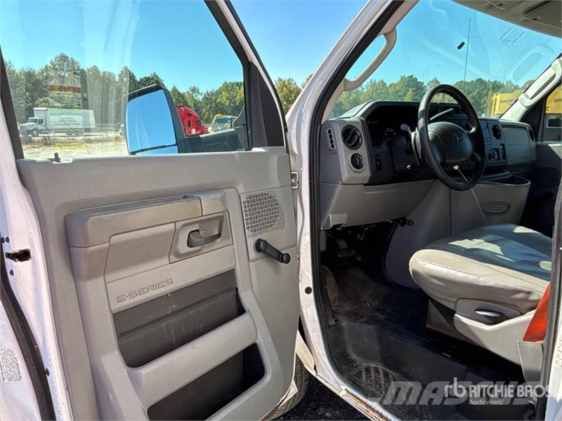 Ford E-350 4x2 Van Truck Furgons