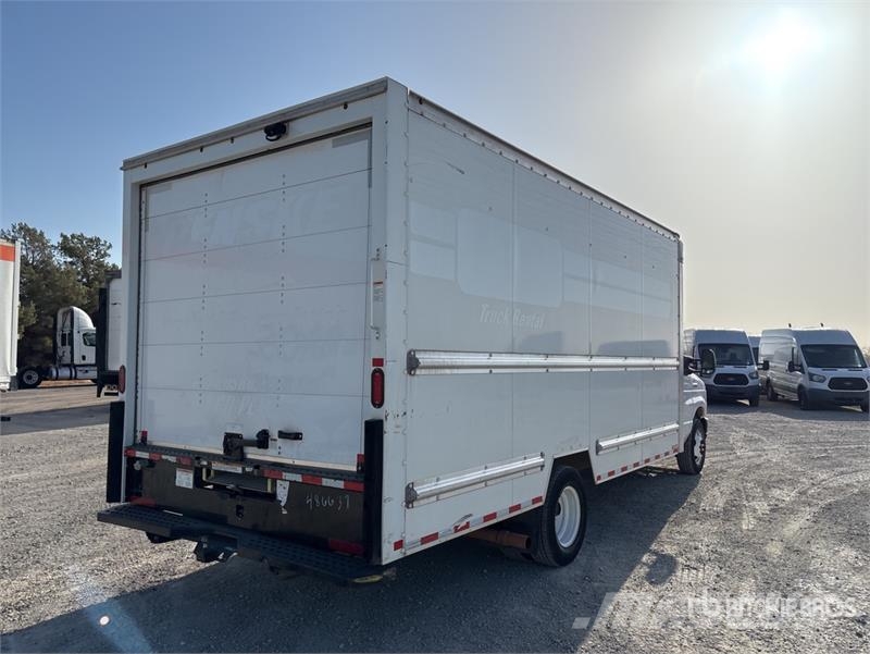 Ford E-350 4x2 Van Truck Camiones con caja de remolque