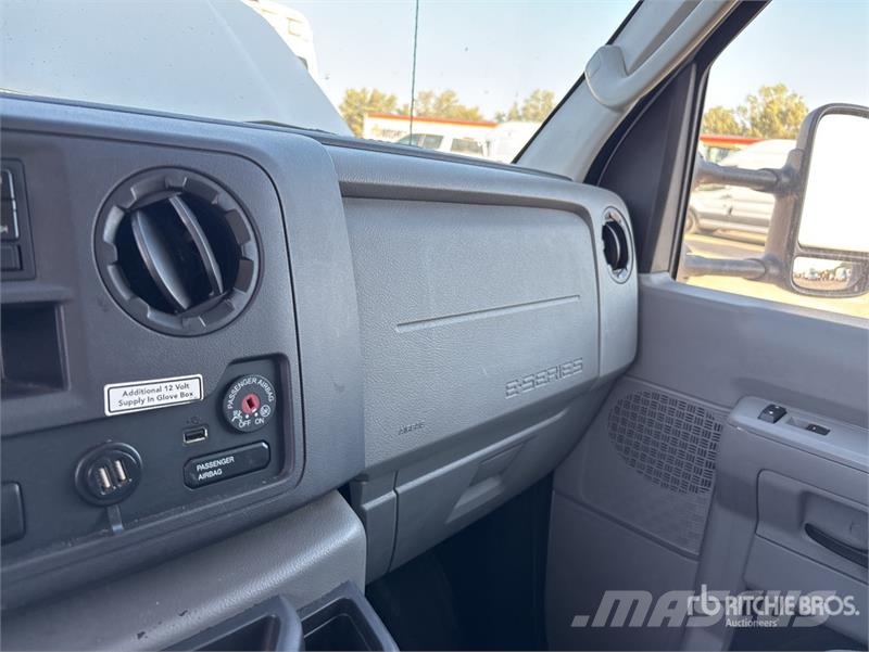 Ford E-350 4x2 Van Truck Camiones con caja de remolque