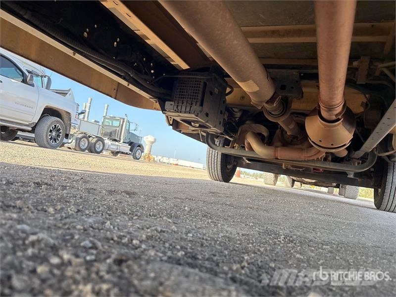 Ford E-350 4x2 Van Truck Camiones con caja de remolque