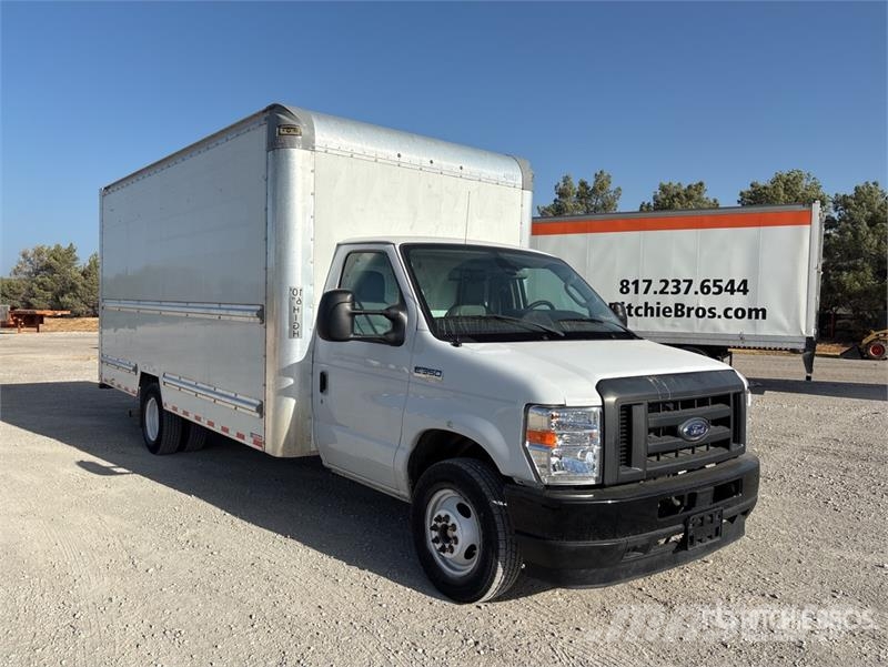 Ford E-350 4x2 Van Truck Camiones con caja de remolque