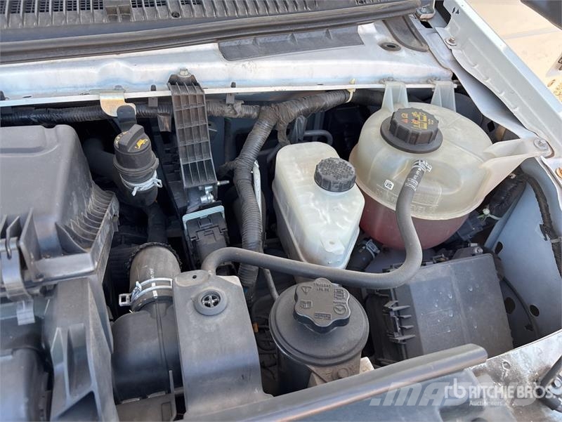 Ford E-350 4x2 Van Truck Camiones con caja de remolque