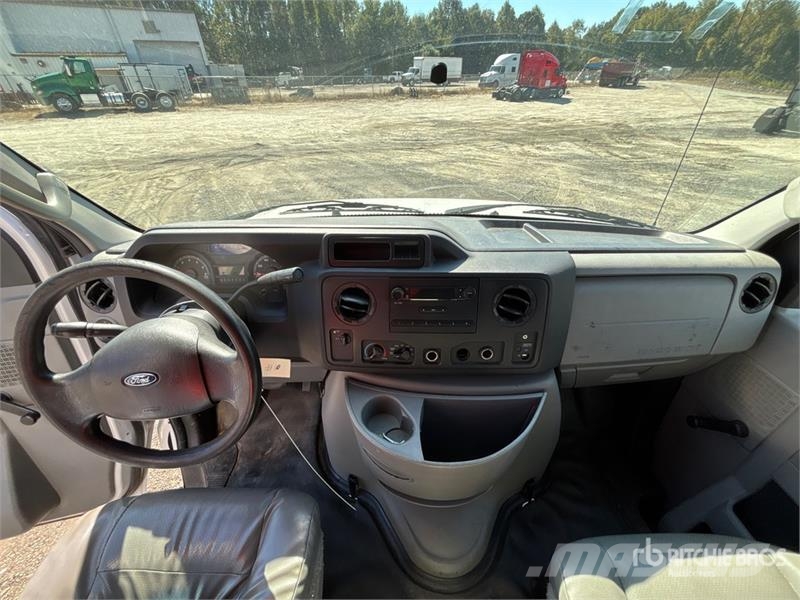 Ford E-350 4x2 Van Truck Furgons