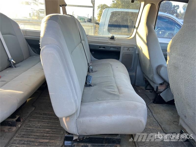 Ford E-350 6 Passenger Van 廂式貨物運輸車