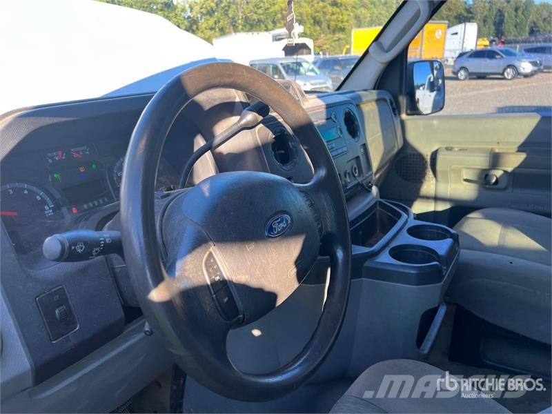 Ford E-350 6 Passenger Van 廂式貨物運輸車