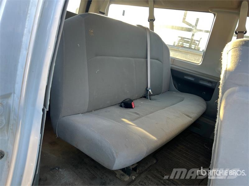 Ford E-350 6 Passenger Van 廂式貨物運輸車