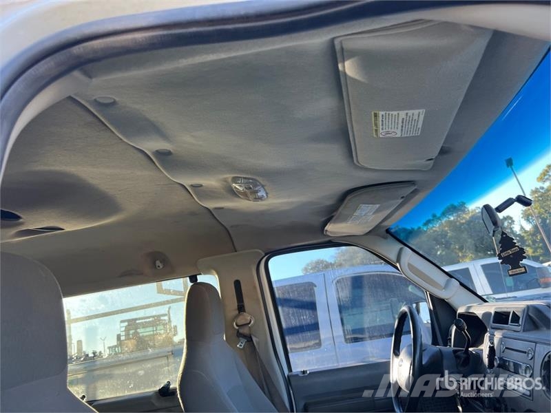 Ford E-350 6 Passenger Van 廂式貨物運輸車