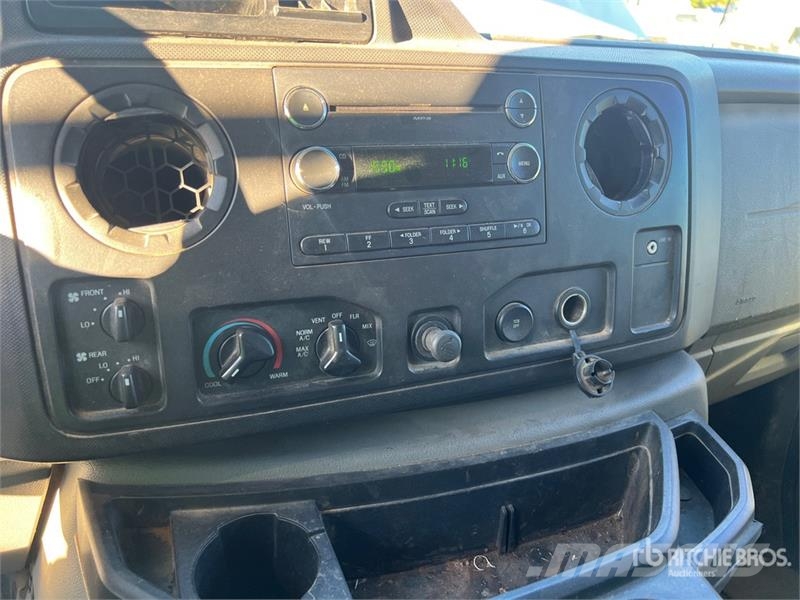 Ford E-350 6 Passenger Van 廂式貨物運輸車