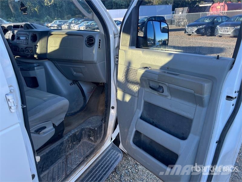 Ford E-350 6 Passenger Van 廂式貨物運輸車