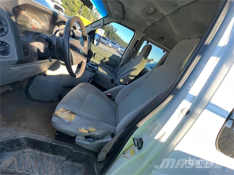 Ford E-350 6 Passenger Van 廂式貨物運輸車