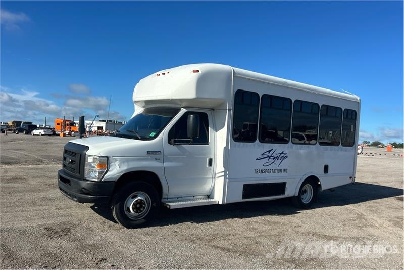 Ford E-350 Starcraft 4x2 12-Seat Mini Bus Mini buses