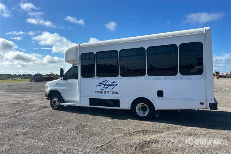 Ford E-350 Starcraft 4x2 12-Seat Mini Bus Mini buses