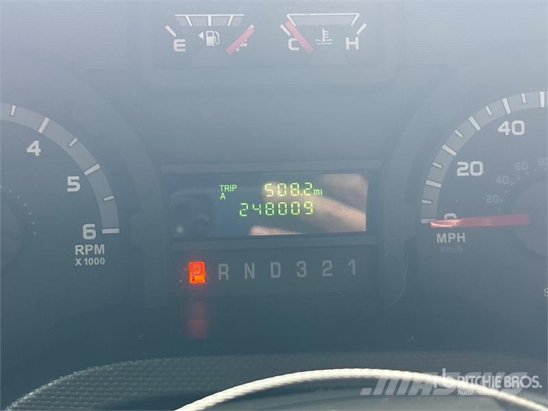 Ford E-350 Starcraft 4x2 5-Seat Mini Bus Mikroautobusi