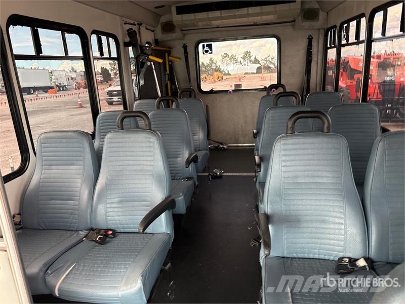 Ford E-350 Starcraft 4x2 13-Seat Mini Bus Mini-bus