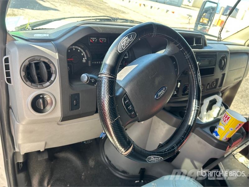 Ford E-350 Starcraft 4x2 12-Seat Mini Bus Mini buses