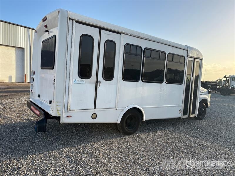 Ford E-350 Starcraft 4x2 5-Seat Transit Bus 迷你巴士