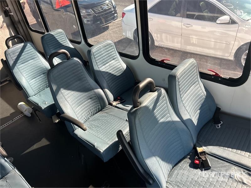 Ford E-350 Starcraft 4x2 12-Seat Mini Bus Mini buses