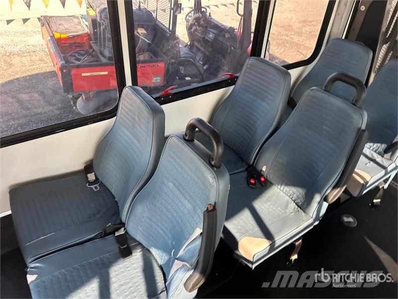 Ford E-350 Starcraft 4x2 12-Seat Mini Bus Mini buses