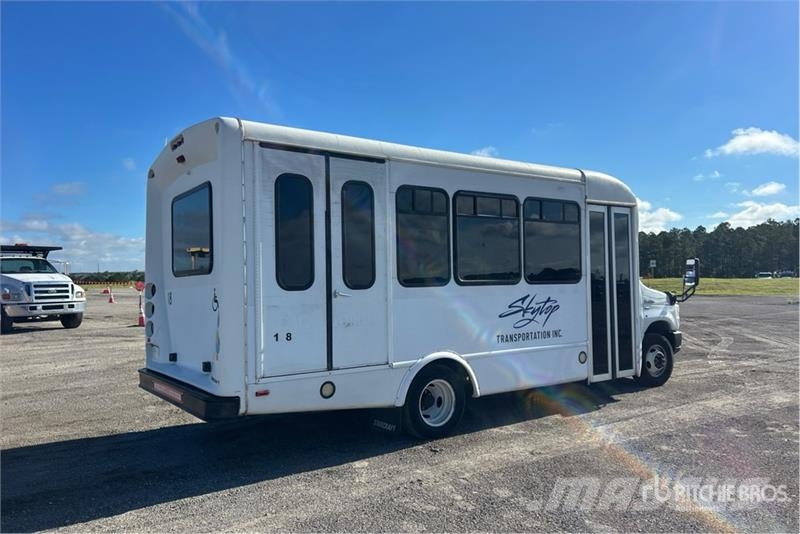 Ford E-350 Starcraft 4x2 12-Seat Mini Bus Mini buses