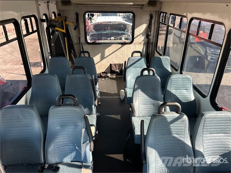 Ford E-350 Starcraft 4x2 12-Seat Mini Bus Mini buses