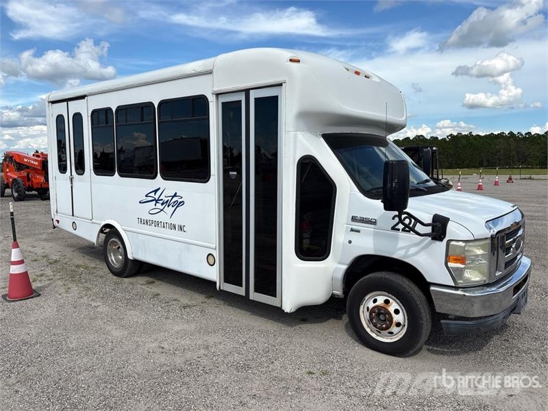 Ford E-350 Starcraft 4x2 13-Seat Mini Bus Mini-bus