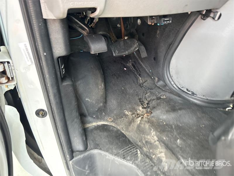 Ford E-350 Starcraft 4x2 13-Seat Mini Bus Mini-bus